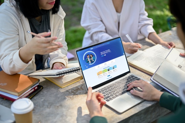 Sacombank mang ‘trường học tài chính số’ đến với sinh viên trên toàn quốc