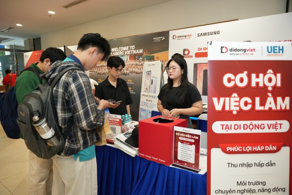Hơn 3.000 vị trí tuyển dụng tại UEH Caree Fair 2025