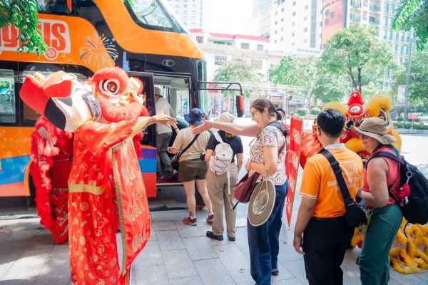 Du lịch Sài Gòn “chất” hơn với tuyến buýt 2 tầng ngắm phố từ trên cao