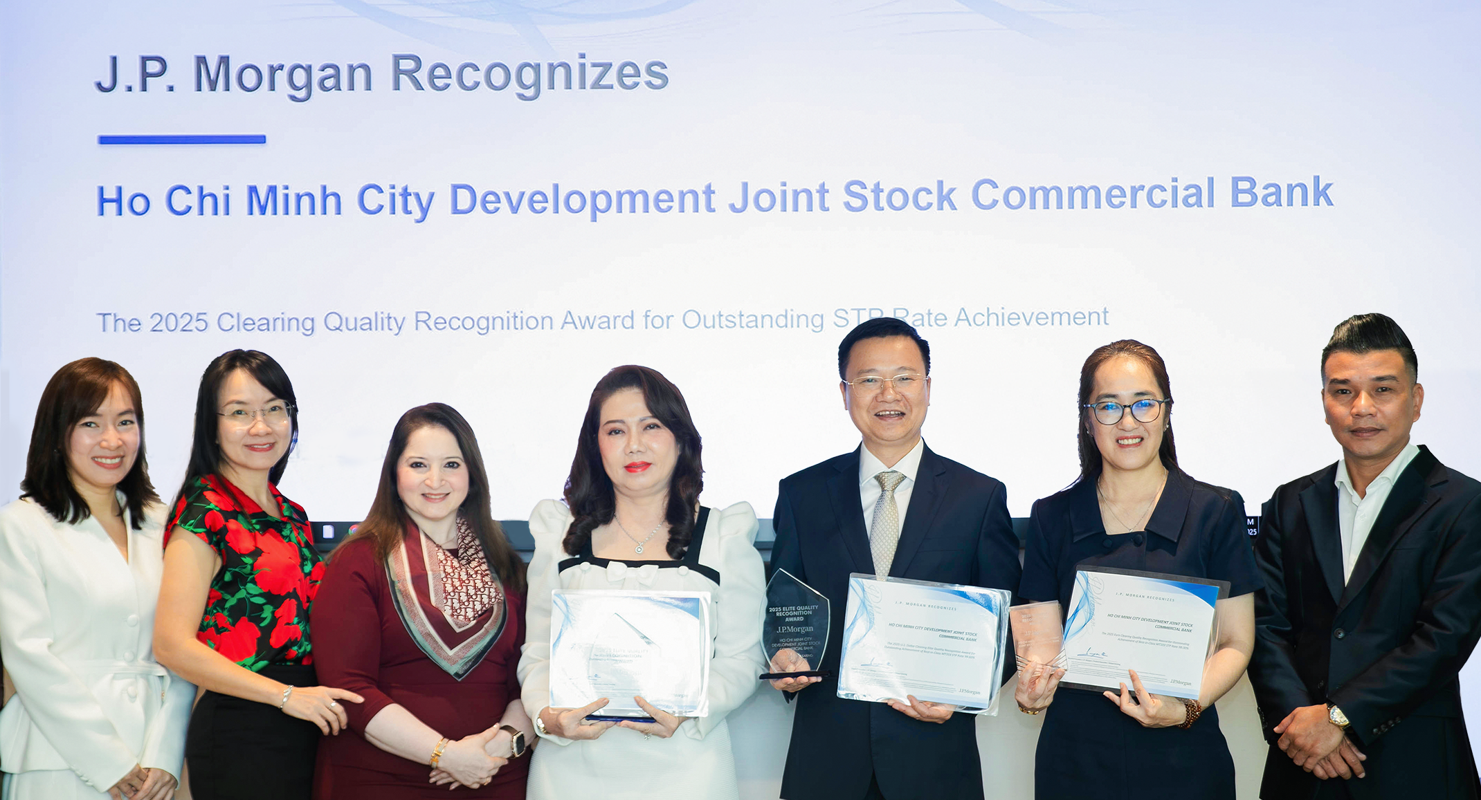 Khẳng định sức mạnh số hóa, HDBank nhận bộ giải thưởng Chất lượng Thanh toán Toàn cầu 2025 từ JP Morgan Chase